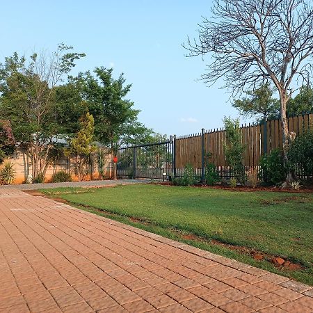 Nini'S Guest Units Bloemfontein Exterior foto